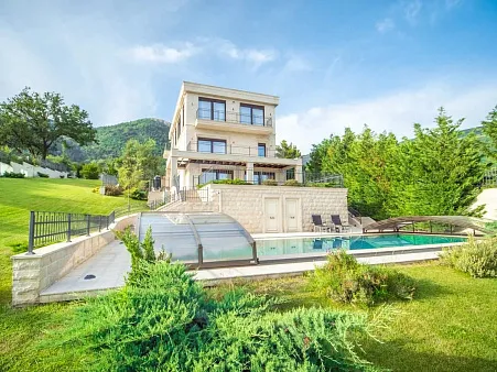Einzigartige Villa in Tivat